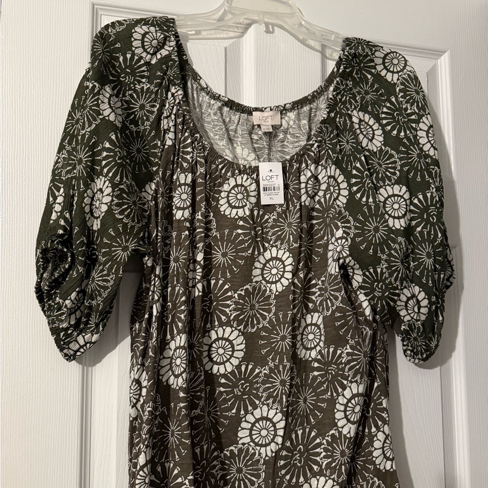 LOFT Women's Green Floral Top